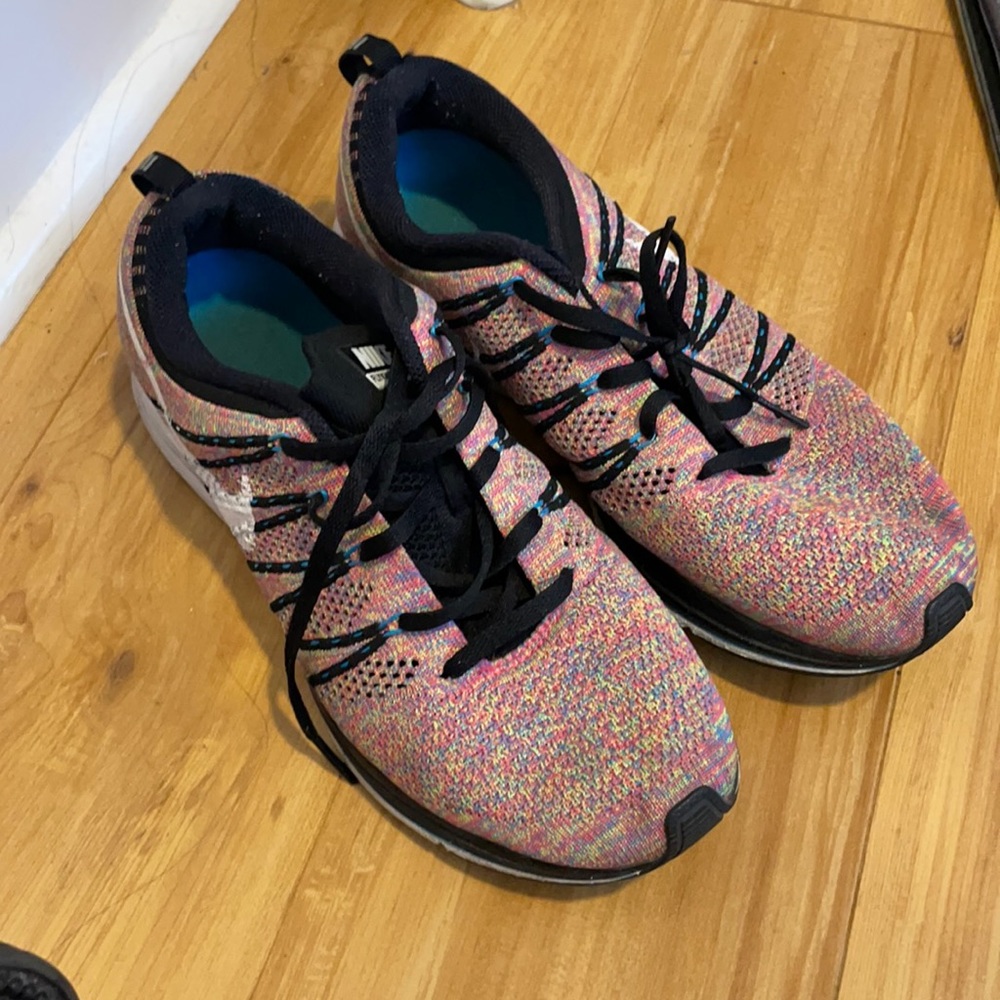 Used Nike fly knit trainer